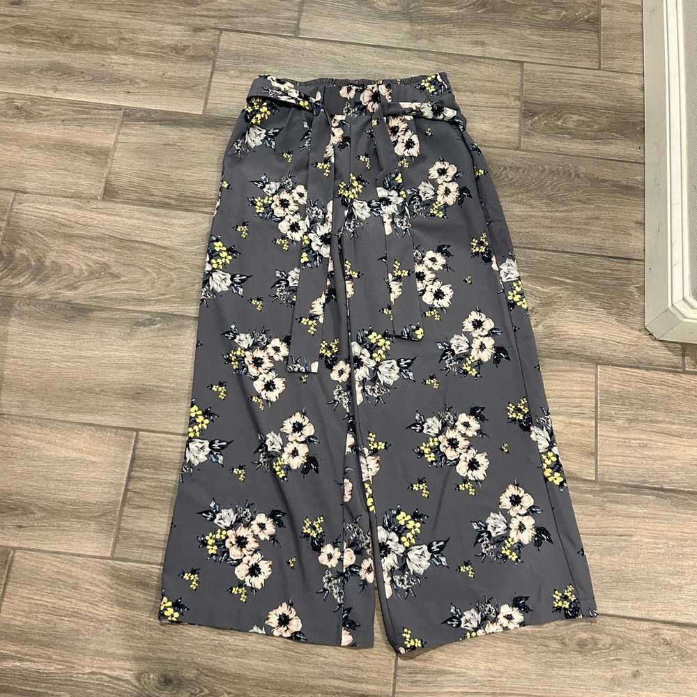 Torrid! Pretty floral flowy pants.